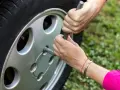 Jak zdjąć oponę z felgi? Poradnik krok po kroku i ryzyka