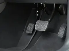 Gdzie jest sprzęgło w aucie? Lokalizacja pedału i mechanizmu
