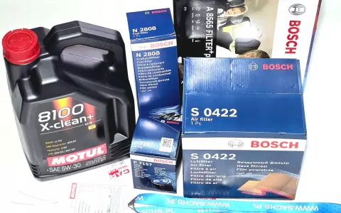 Butelka oleju Motul 8100 X-clean+ i filtry Bosch: paliwa, oleju, powietrza.