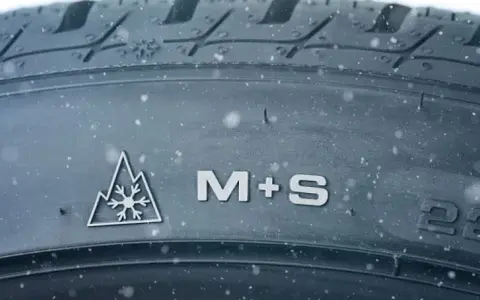 Jak rozpoznać opony wielosezonowe? Symbol 3PMSF i M+S