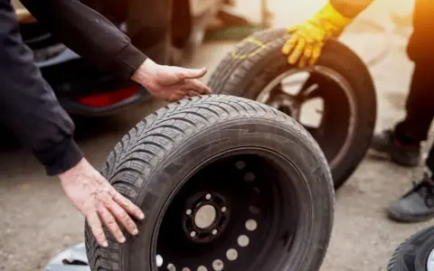 Kiedy zmienić opony na letnie? Sprawdź kluczowe zasady i koszty