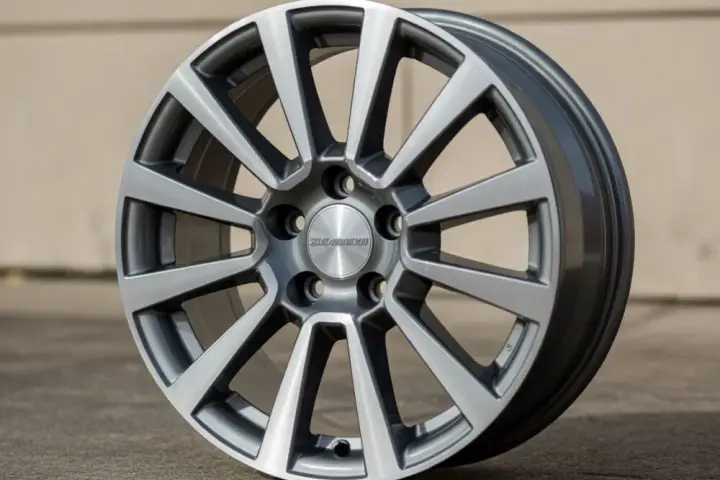 Waga felgi tira: stal vs aluminium - która jest lepsza?