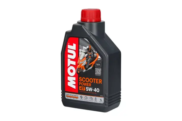 Czarna butelka oleju Motul Scooter Power 4T 5W-40 z czerwonym korkiem i grafiką skutera.